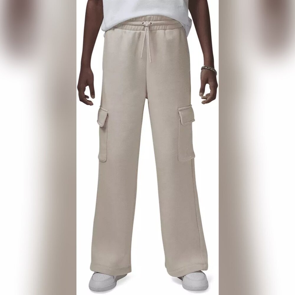 NWT Jordan Girls Size M Color Ledgend Lt Brown Fleece Lined Cargo Jogger pants